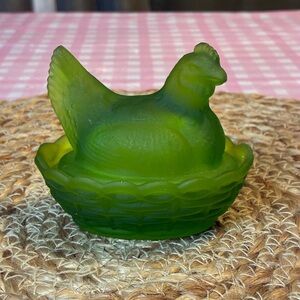 Vintage Westmoreland Satin Green Frosted Glass Hen on Nest